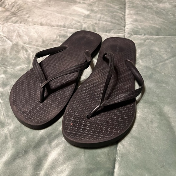 Old Navy flip flops - Picture 1 of 1